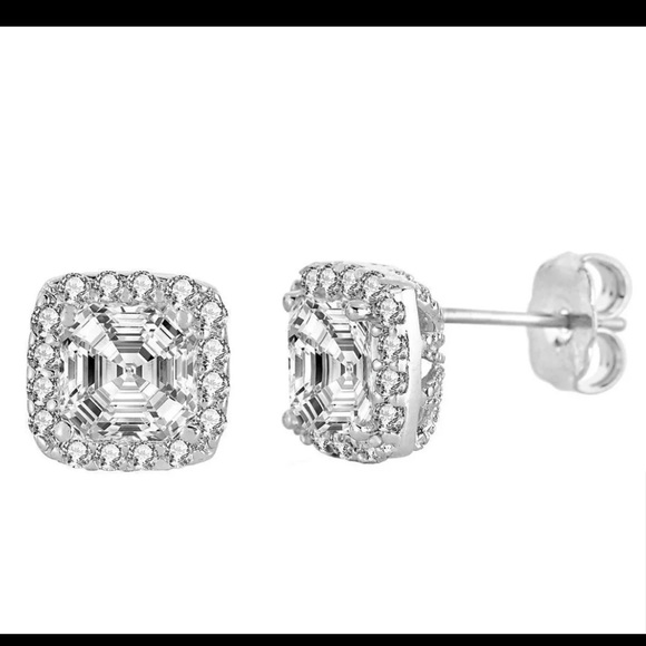 Genevive Jewelry - Genevive Classy Halo Square Stud Earrings